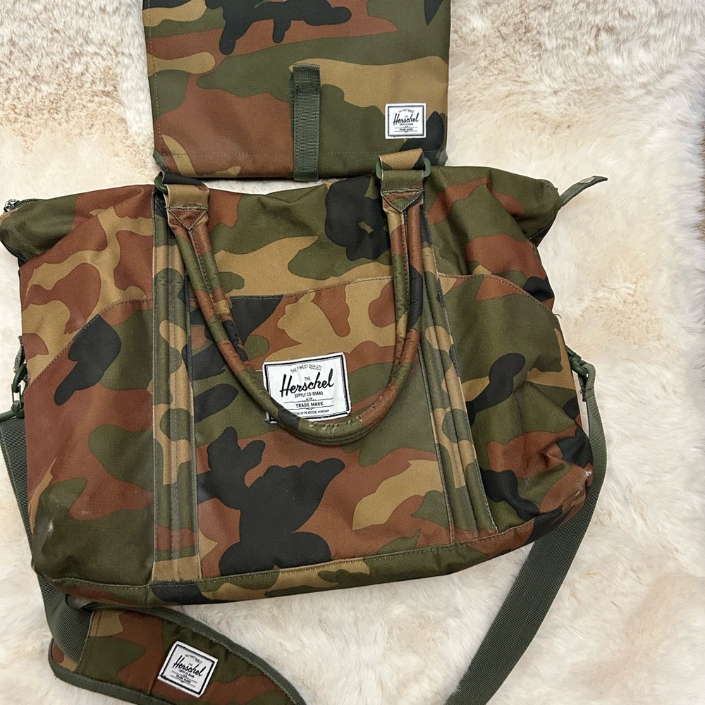 Herschel Supply Company Camouflage Baby Bag - Picture 3 of 11